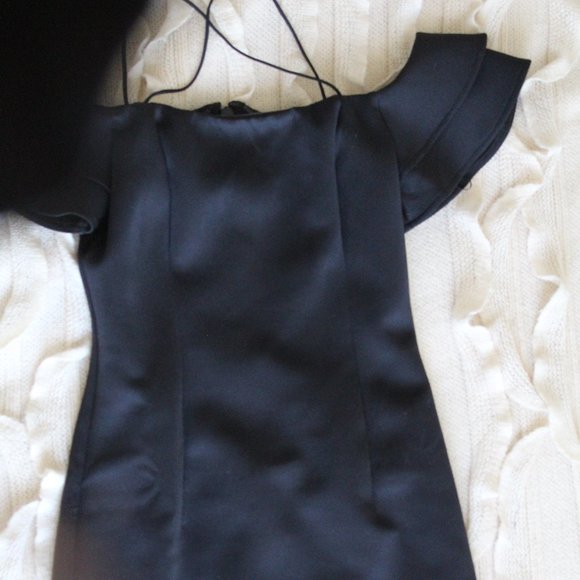 Guess Off Shoulder Charmaine Dress - Black - Picture 2 of 4